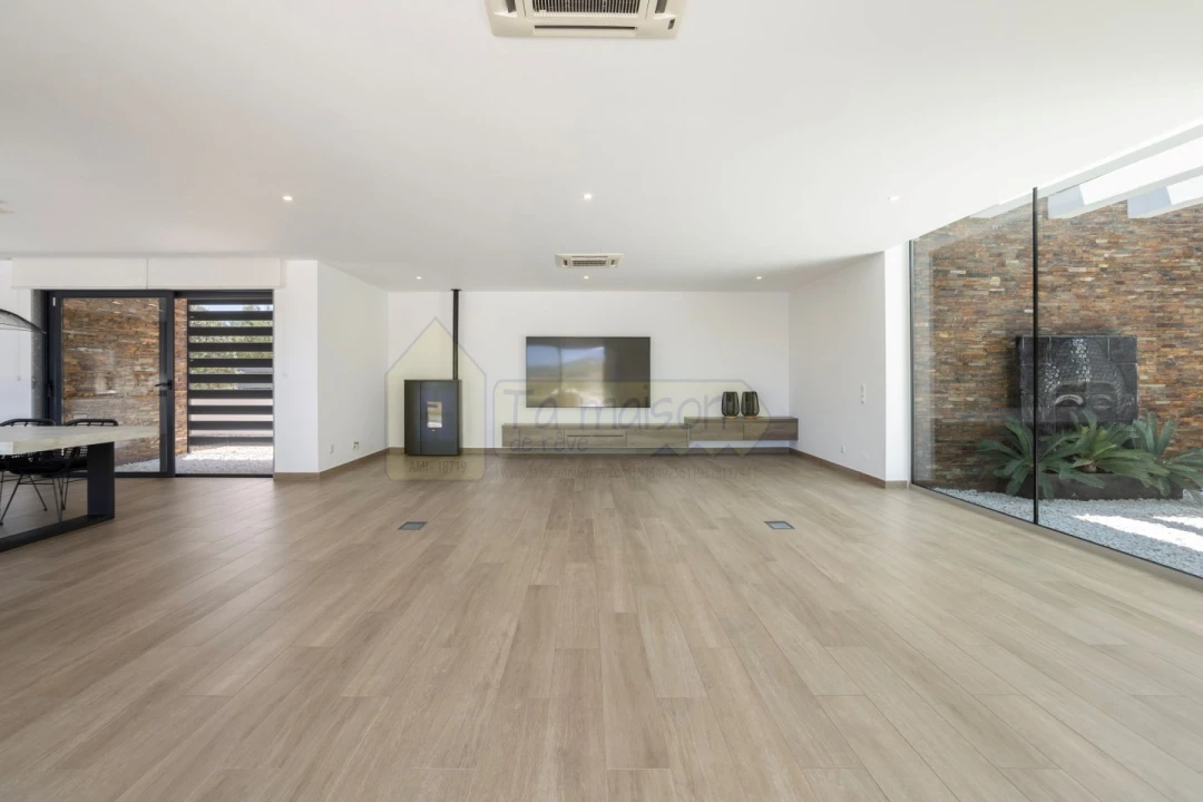 Moradia T3 para Venda em Quelfes Foto 15