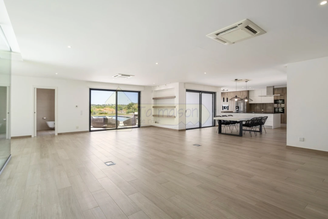 Moradia T3 para Venda em Quelfes Foto 19