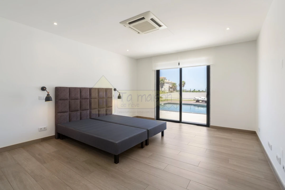 Moradia T3 para Venda em Quelfes Foto 27