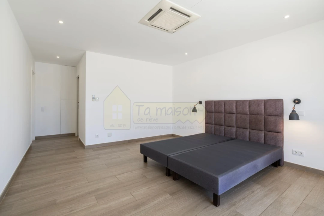 Moradia T3 para Venda em Quelfes Foto 28