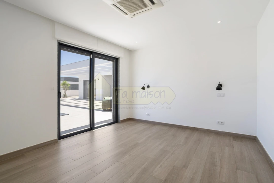 Moradia T3 para Venda em Quelfes Foto 29