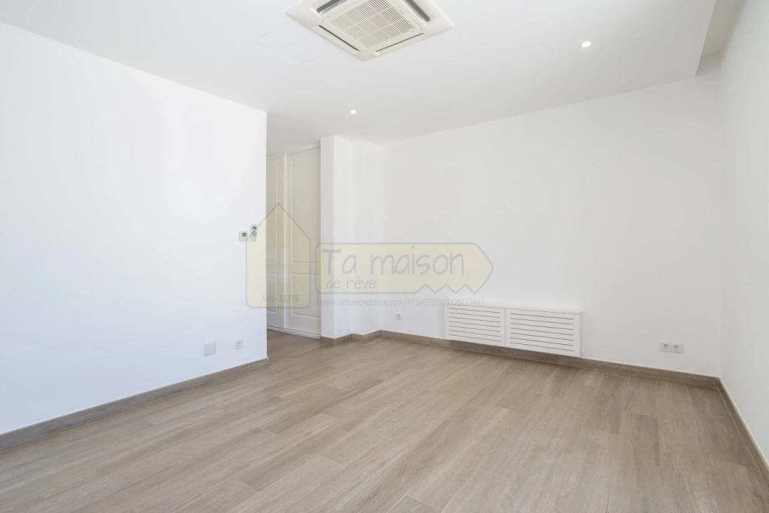 Moradia T3 para Venda em Quelfes Foto 30