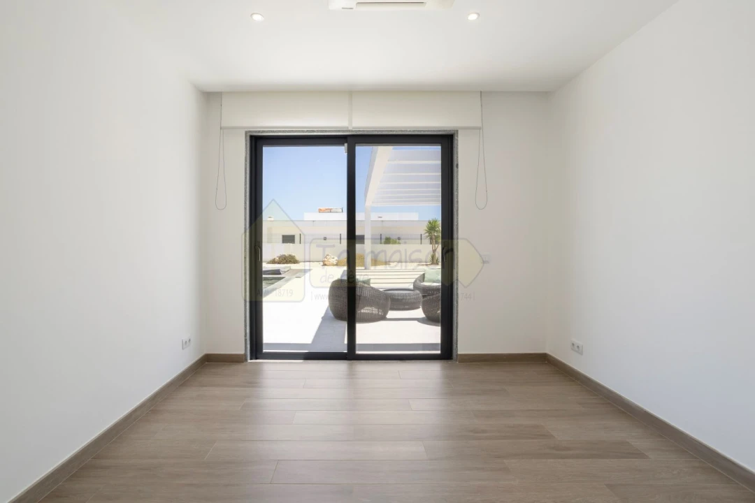 Moradia T3 para Venda em Quelfes Foto 31