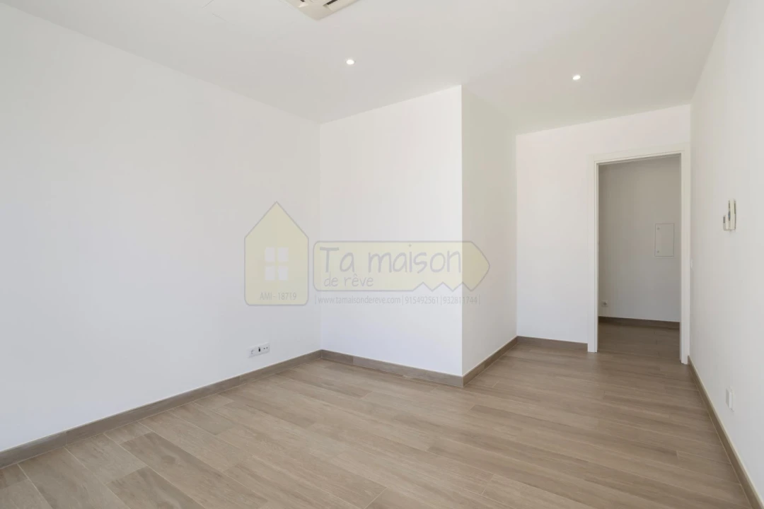 Moradia T3 para Venda em Quelfes Foto 32