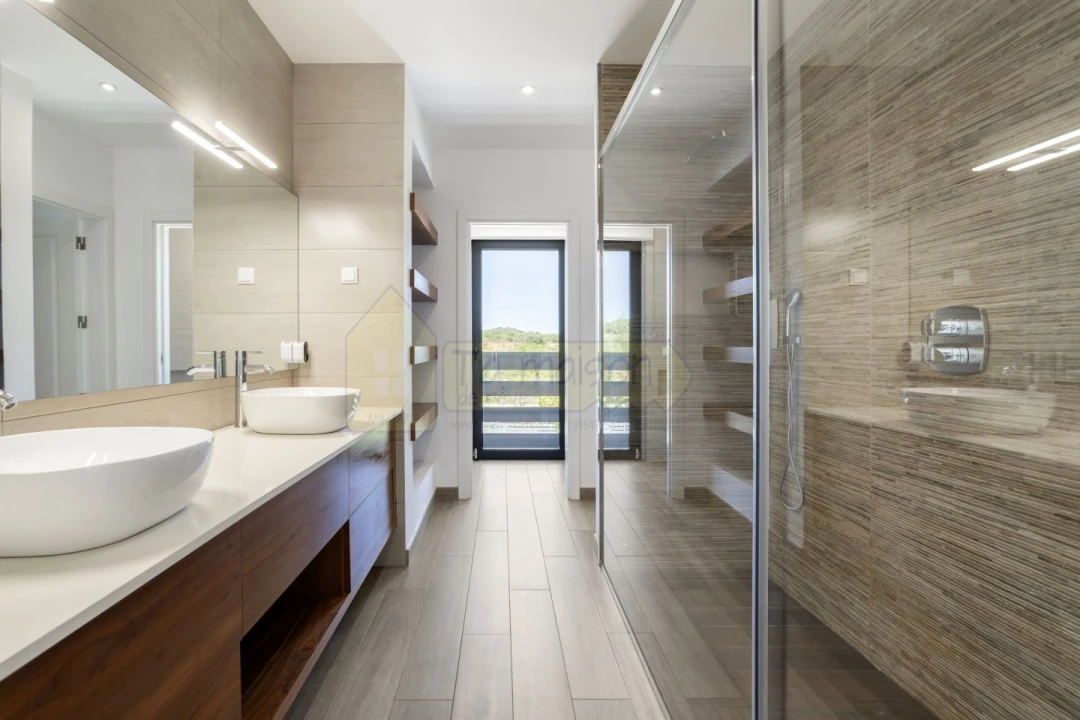 Moradia T3 para Venda em Quelfes Foto 34