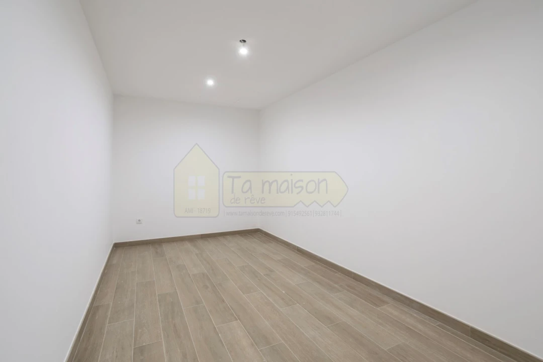 Moradia T3 para Venda em Quelfes Foto 44