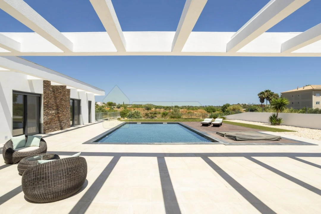 Moradia T3 para Venda em Quelfes Foto 46