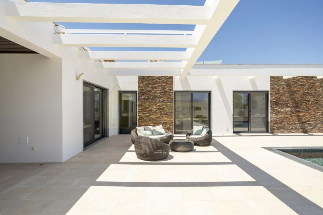 Moradia T3 para Venda em Quelfes Foto 49