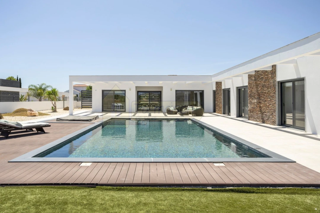 Moradia T3 para Venda em Quelfes Foto 3