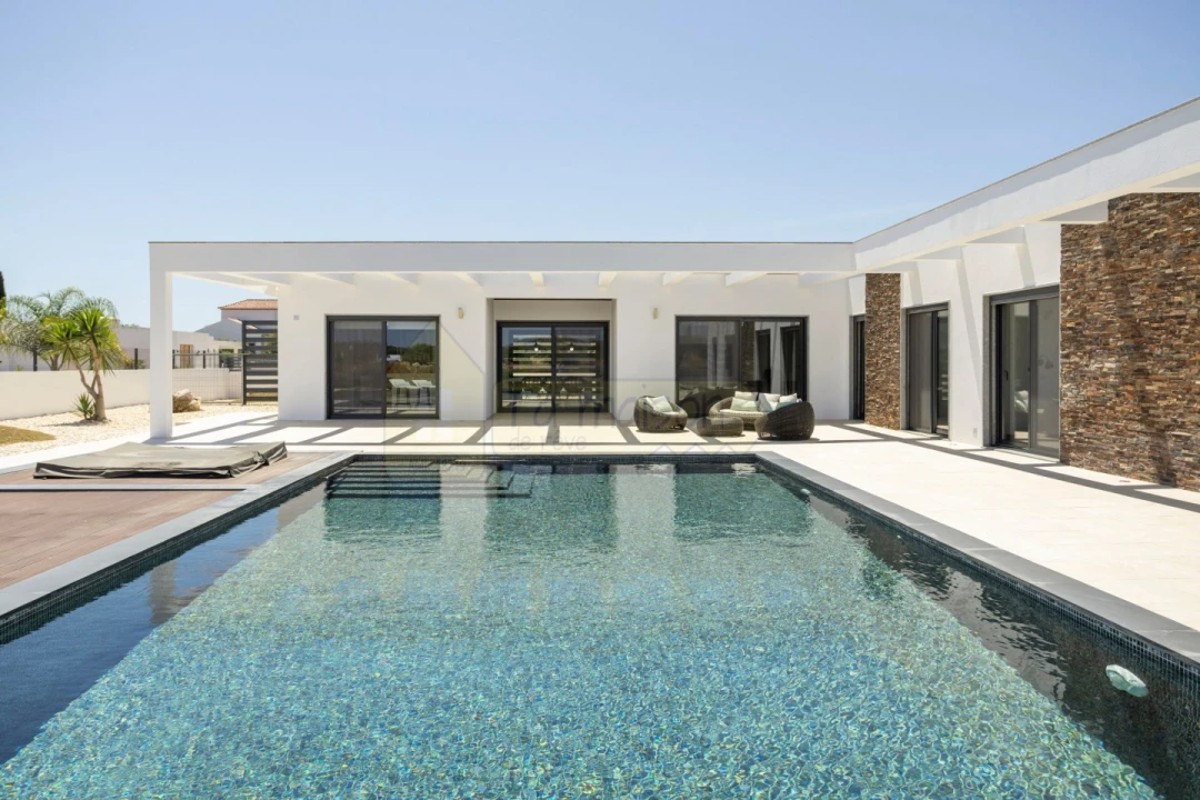 Moradia T3 para Venda em Quelfes Foto 4