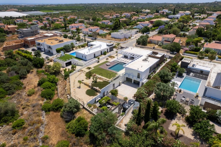 Moradia T3 para Venda em Quelfes Foto 53