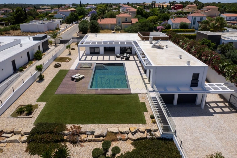 Moradia T3 para Venda em Quelfes Foto 7