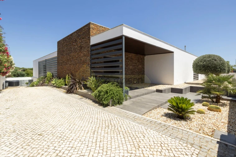 Moradia T3 para Venda em Quelfes Foto 6