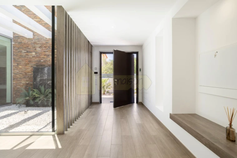 Moradia T3 para Venda em Quelfes Foto 12