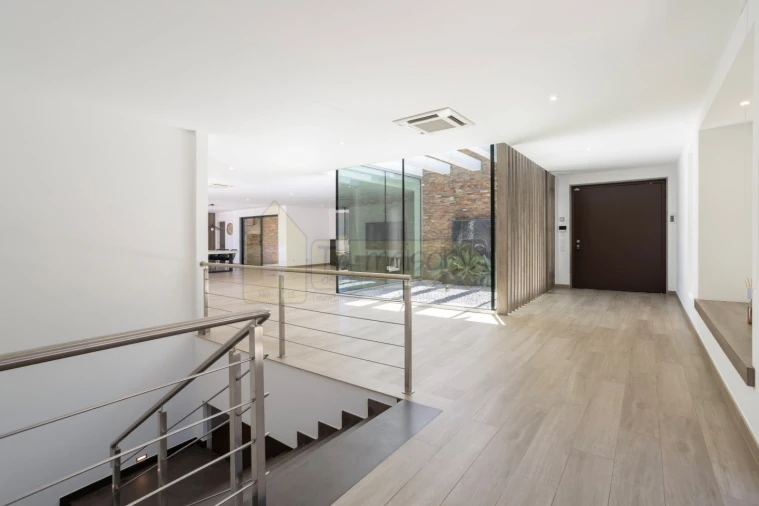 Moradia T3 para Venda em Quelfes Foto 14