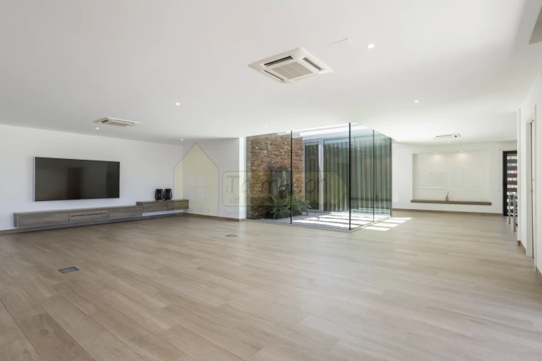 Moradia T3 para Venda em Quelfes Foto 16