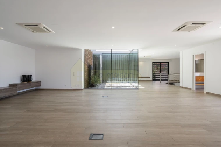 Moradia T3 para Venda em Quelfes Foto 17