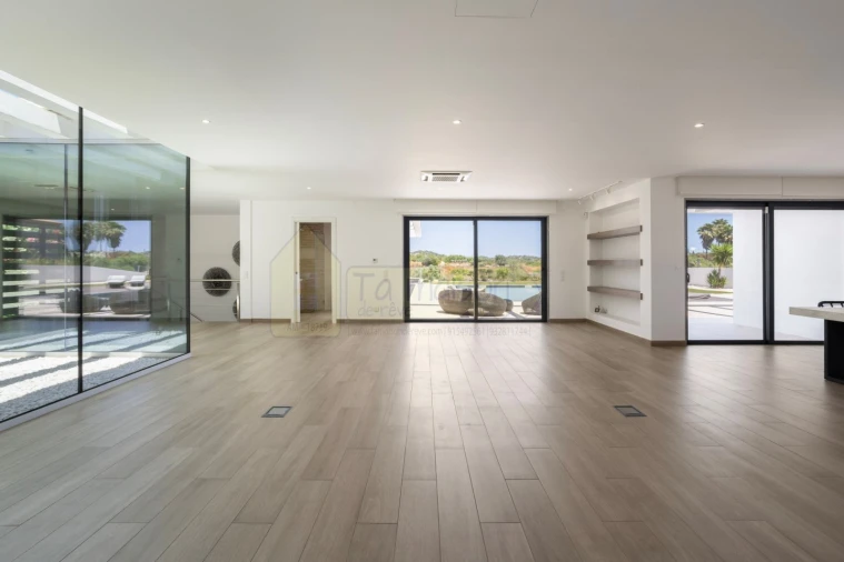 Moradia T3 para Venda em Quelfes Foto 18