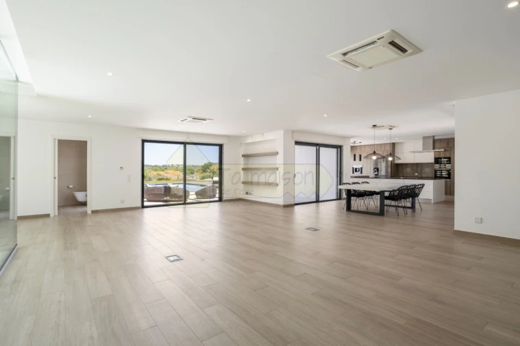 Moradia T3 para Venda em Quelfes Foto 19