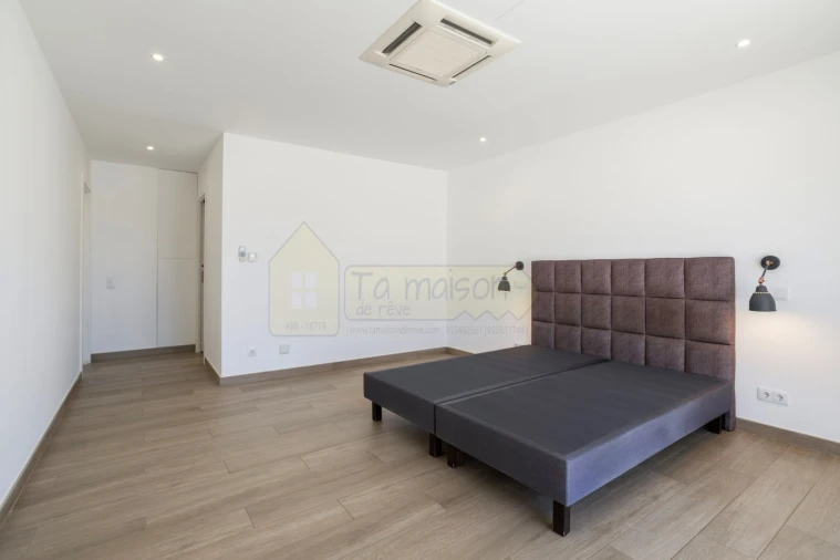 Moradia T3 para Venda em Quelfes Foto 28