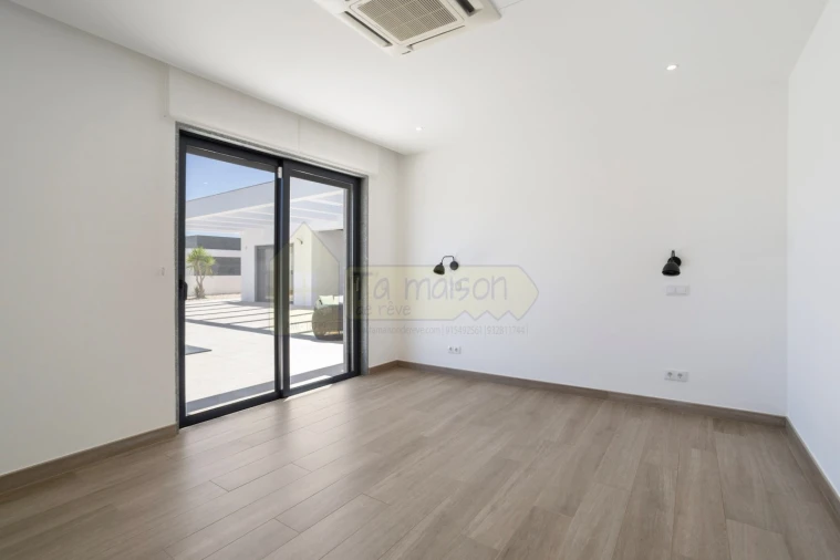 Moradia T3 para Venda em Quelfes Foto 29