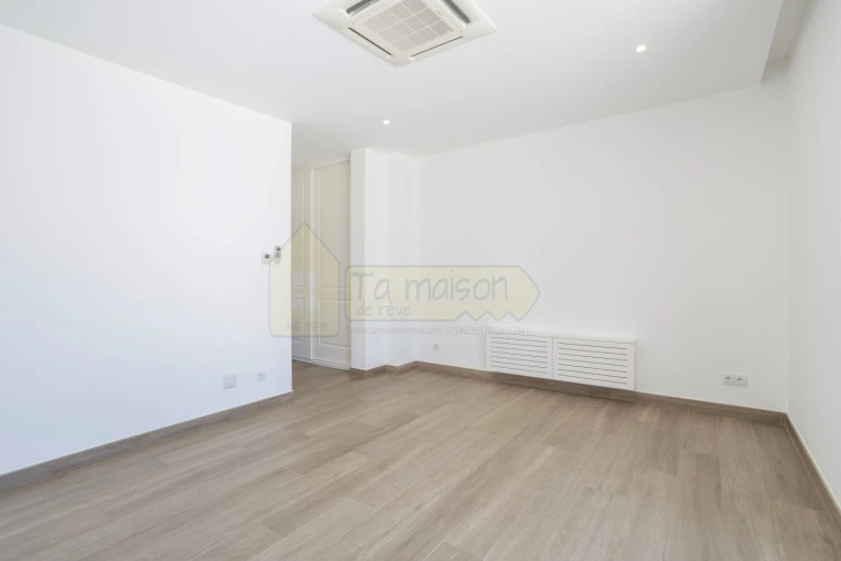 Moradia T3 para Venda em Quelfes Foto 30