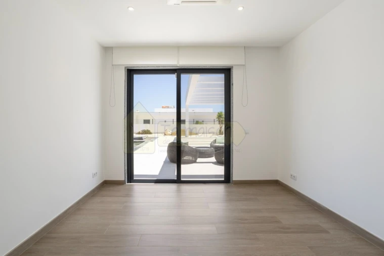 Moradia T3 para Venda em Quelfes Foto 31