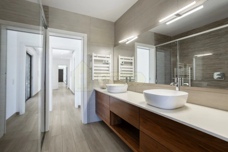 Moradia T3 para Venda em Quelfes Foto 35