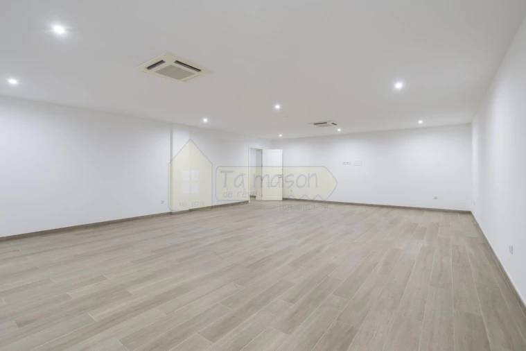 Moradia T3 para Venda em Quelfes Foto 43