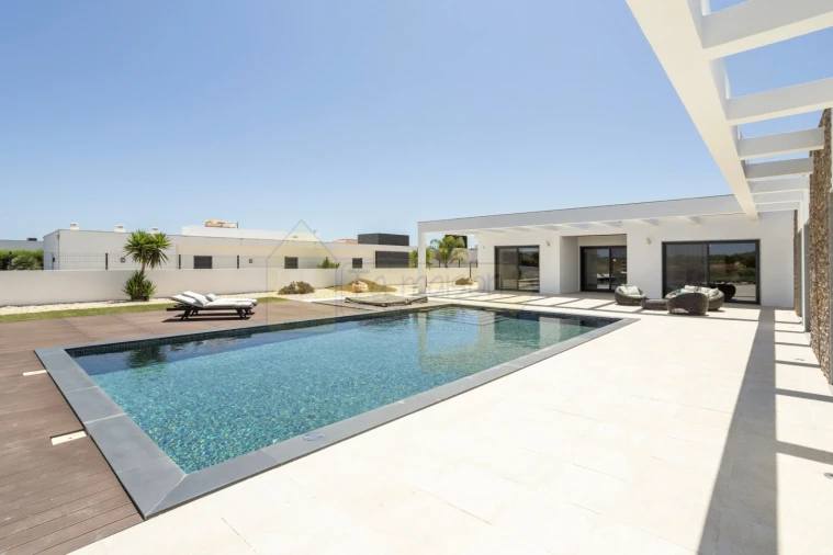 Moradia T3 para Venda em Quelfes Foto 48