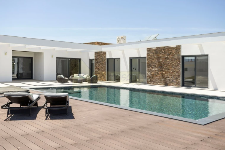 Moradia T3 para Venda em Quelfes Foto 5