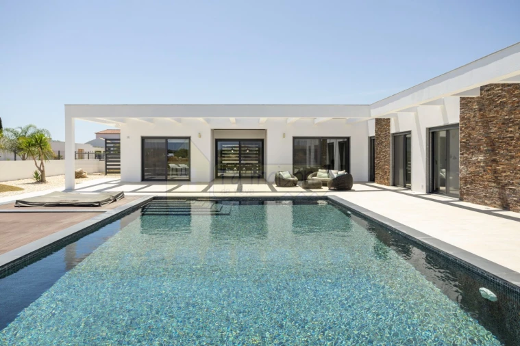 Moradia T3 para Venda em Quelfes Foto 4