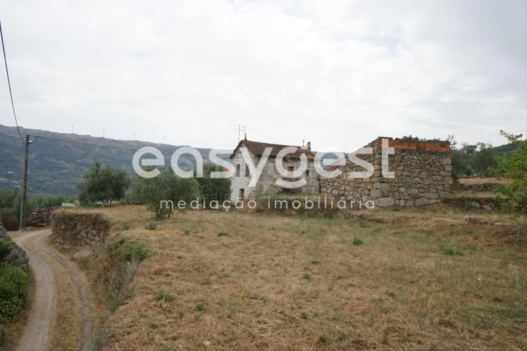 Quinta T2 para Venda em Aldeia Viçosa Foto 1