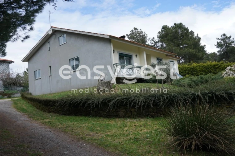 Moradia T3 para Venda em Freches e Torres