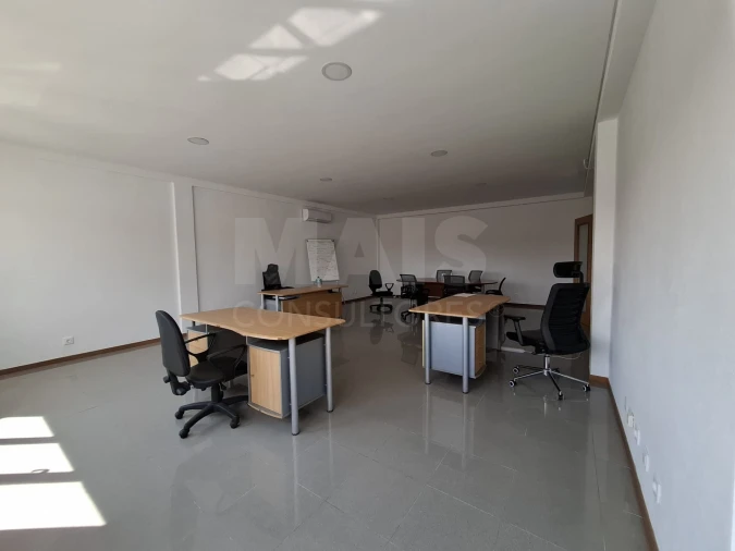 Loja para Venda em Alto do Seixalinho, Santo André e Verderena Foto 12