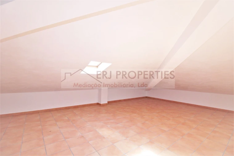 Moradia T4 para Venda em Altura Foto 33