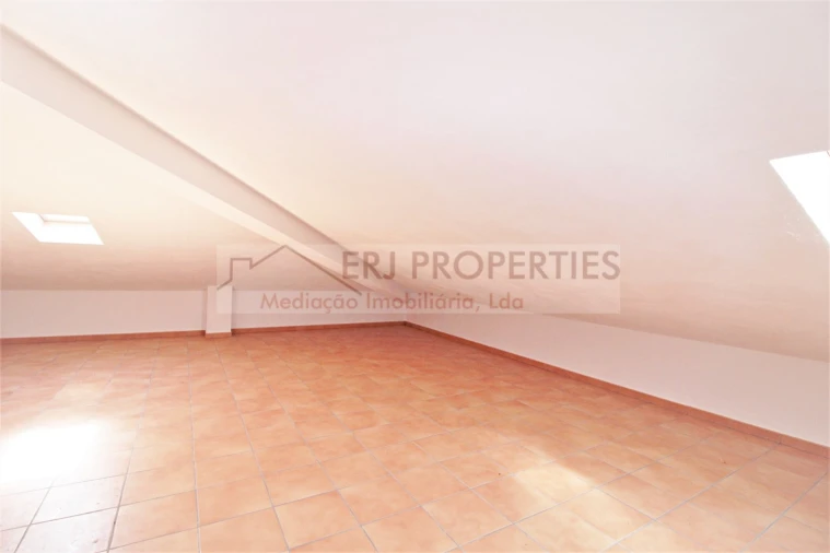 Moradia T4 para Venda em Altura Foto 35