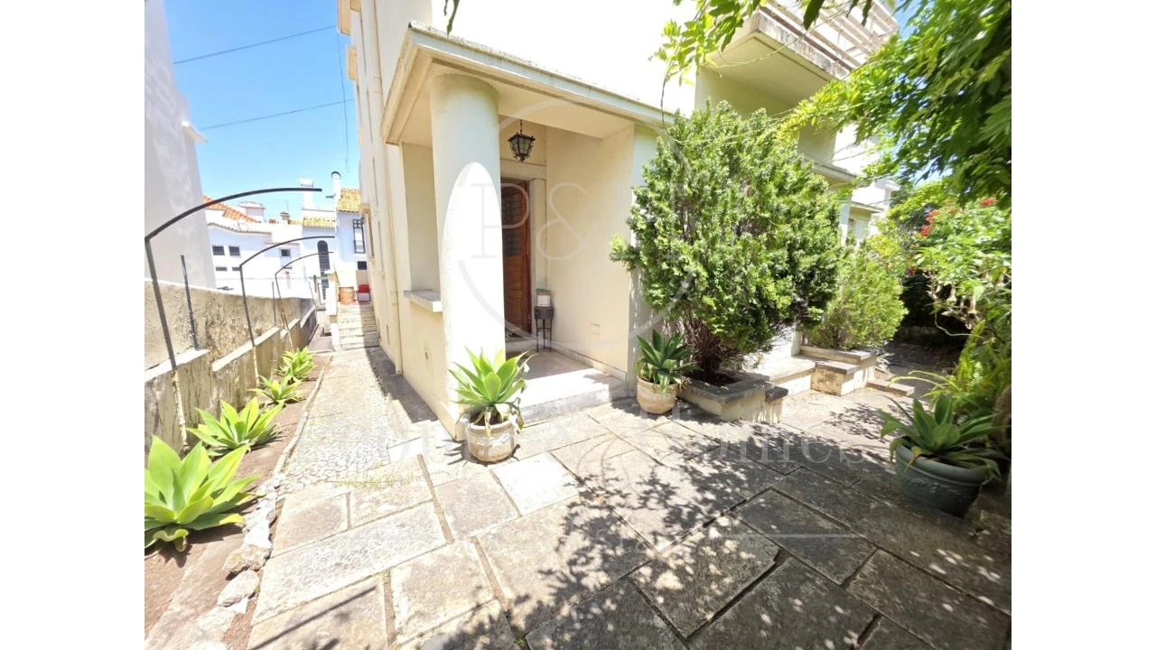 Moradia T7 para Venda em Areeiro Foto 3