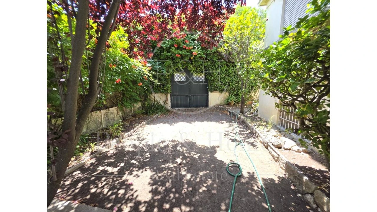 Moradia T7 para Venda em Areeiro Foto 11