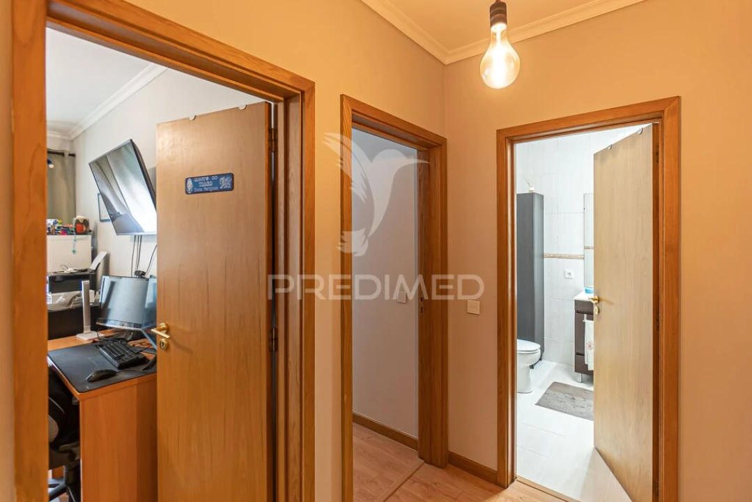Apartamento T2 para Venda em Arcozelo Foto 19