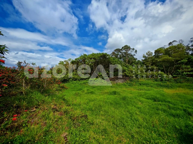 Terreno para Venda em Rabo de Peixe Foto 1