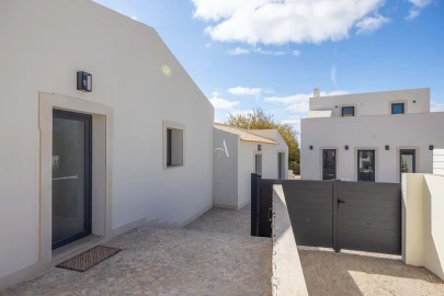 Moradia T6 para Venda em Santa Barbara de Nexe