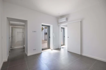 Moradia T6 para Venda em Santa Barbara de Nexe