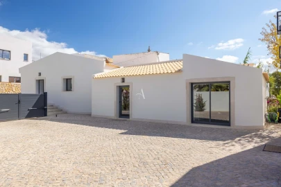Moradia T6 para Venda em Santa Barbara de Nexe