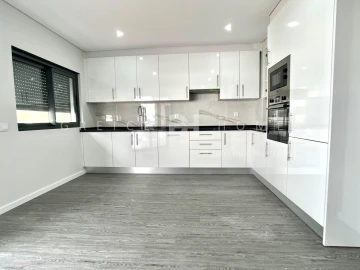Apartamento T3 para Venda em Quelfes