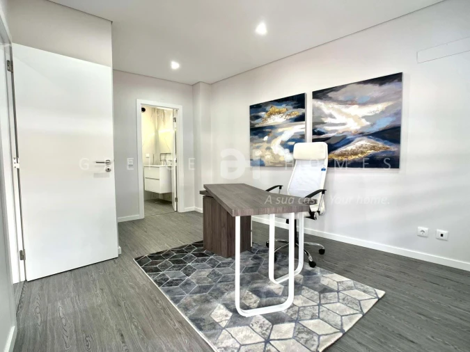 Apartamento T3 para Venda em Quelfes Foto 9