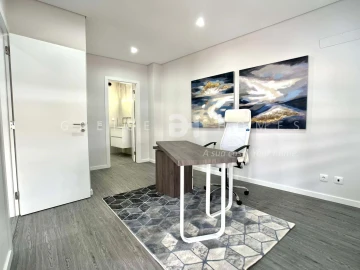 Apartamento T3 para Venda em Quelfes