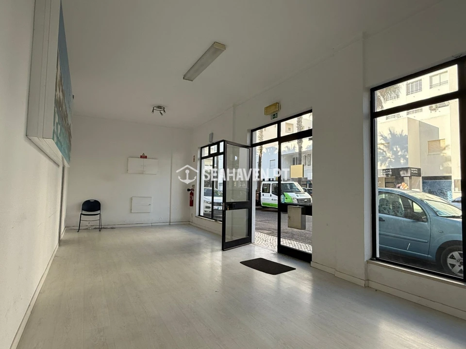 Negócio para Arrendamento em Quarteira Foto 1