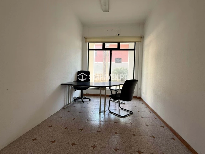 Negócio para Arrendamento em Quarteira Foto 3