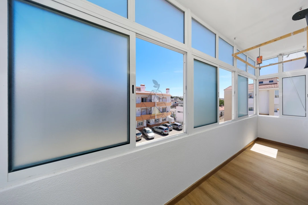 Apartamento T2 para Venda em Estômbar e Parchal Foto 11